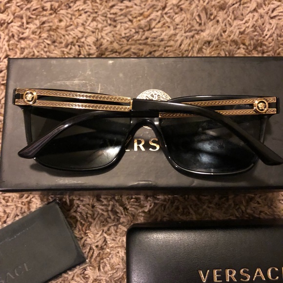 Men’s Versace sunglasses - Picture 2 of 5